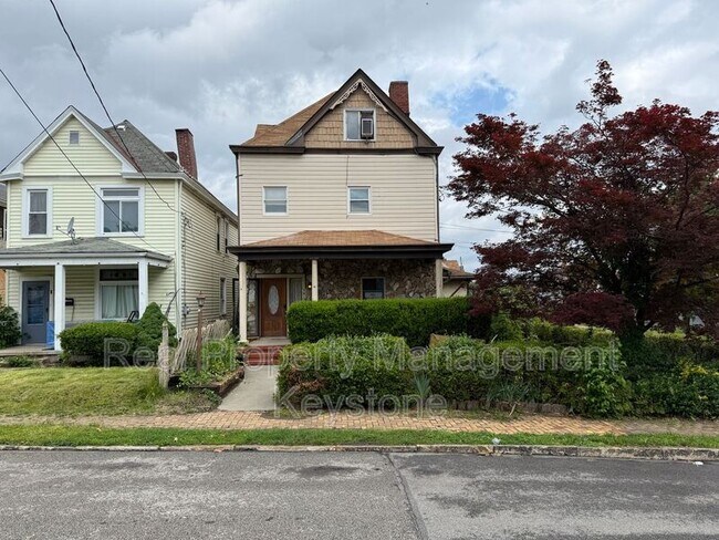 Building Photo - 705 E 18th Ave