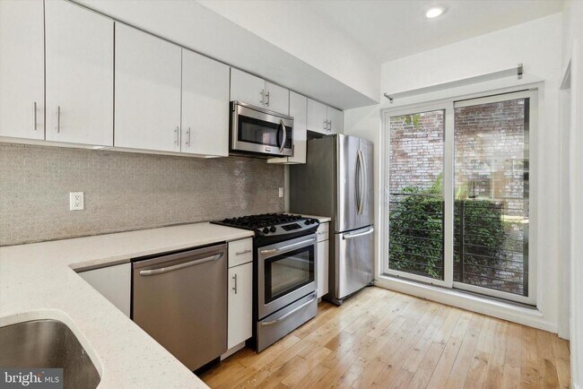 Building Photo - 1247 N 28th St