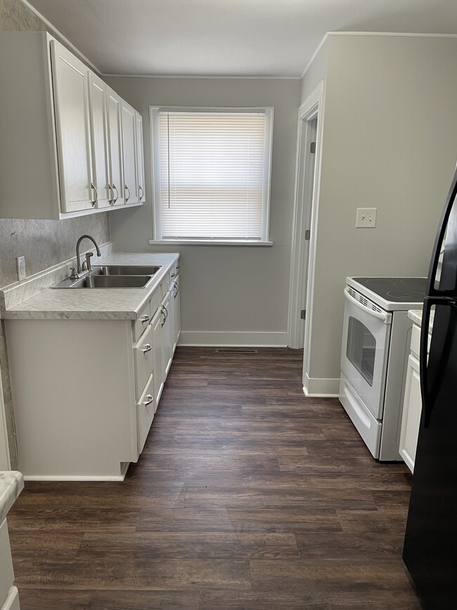 Building Photo - 1203 Madison St