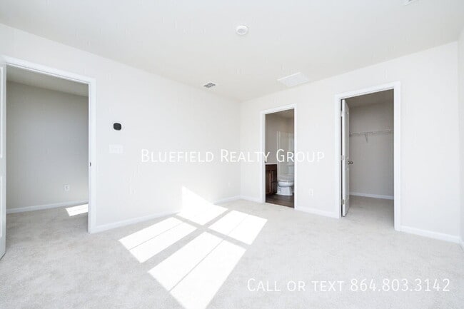 Building Photo - 886 Cranbrook Dr