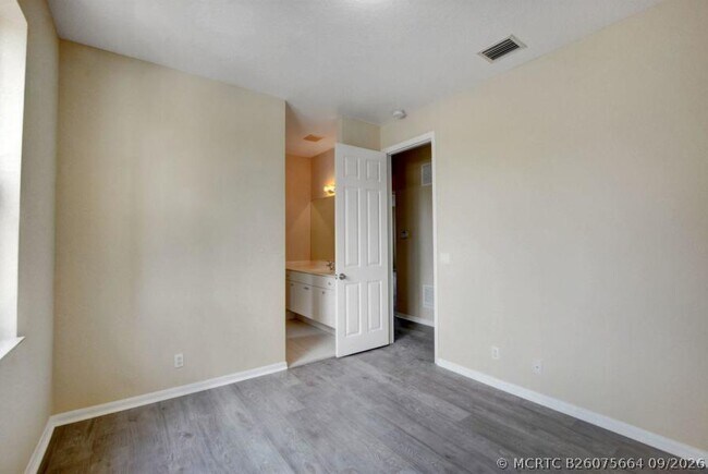 Building Photo - 1388 Beacon Cir