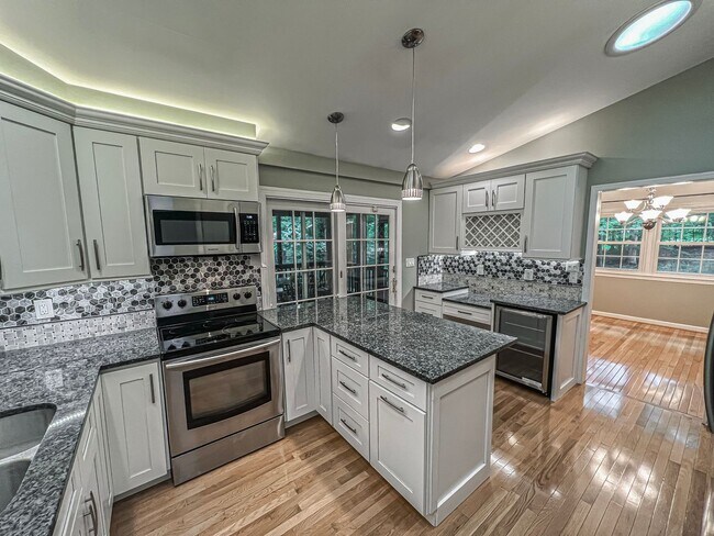 Building Photo - Remarkable Home With Spacious Deck And Det...