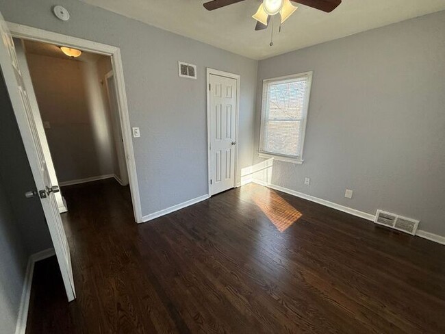 Building Photo - Beautiful 2 Bedroom 1 Bathroom in Kansas City!
