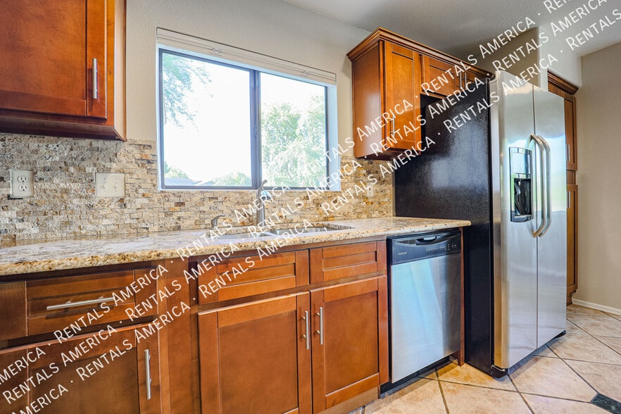Building Photo - 15050 N Thompson Peak Pkwy