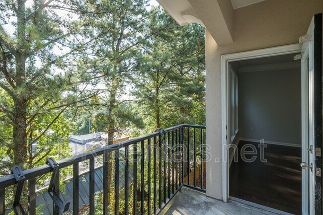 Building Photo - 1850 Cotillion Dr