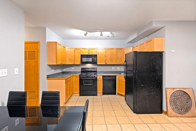 Building Photo - 5848 S Prairie Ave
