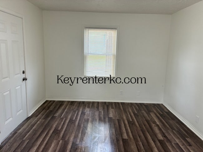 Building Photo - 3 Bed 2 Bath ready to rent!