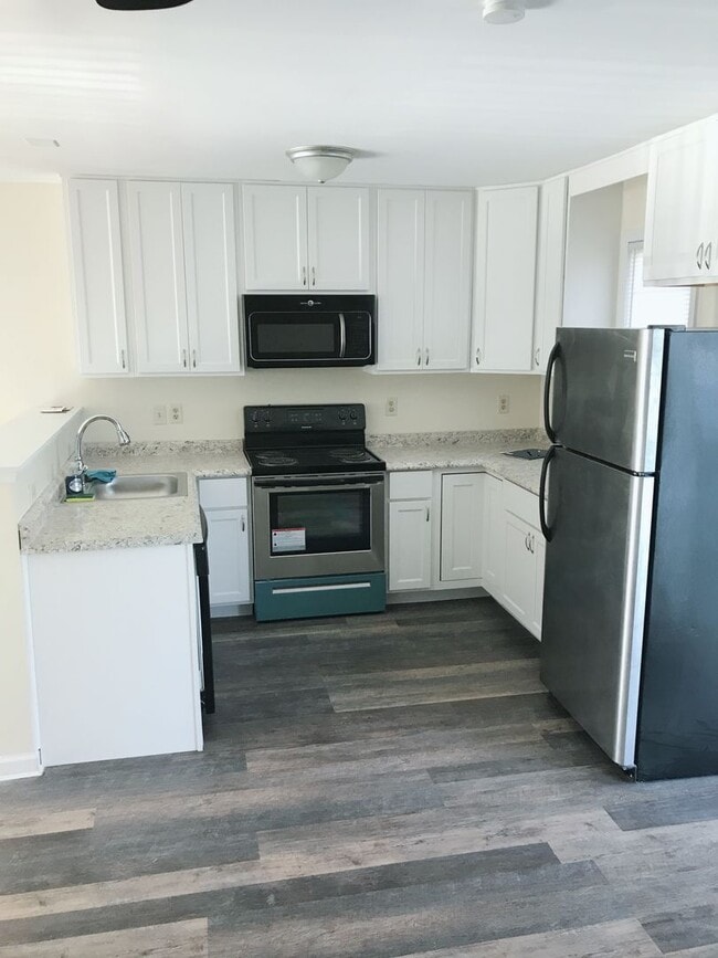 Building Photo - Move-In Ready 3BR 2.5bathroomTownhome – Yard  *OPEN HOUSE July 5, 26 1PM-2PM *