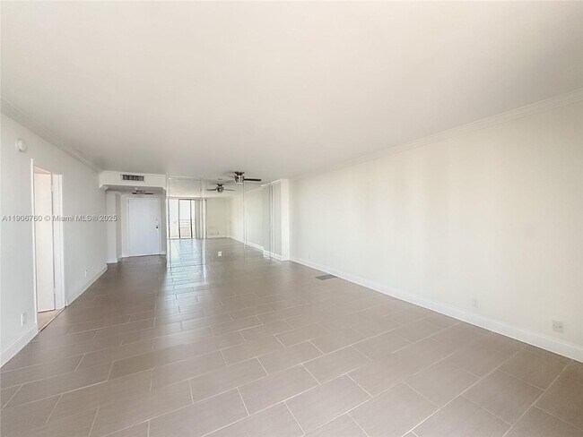 Building Photo - 2500 Parkview Dr