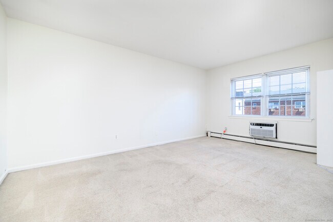 Building Photo - 398 Courtland Ave