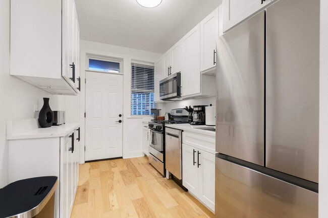 Building Photo - 618 W Patterson Ave