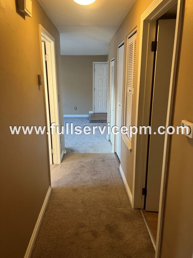 Building Photo - Large condo w/ sauna