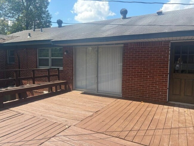 Building Photo - 284 N Yates Rd