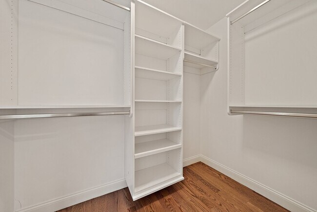 Building Photo - 15 Lakeview Ave