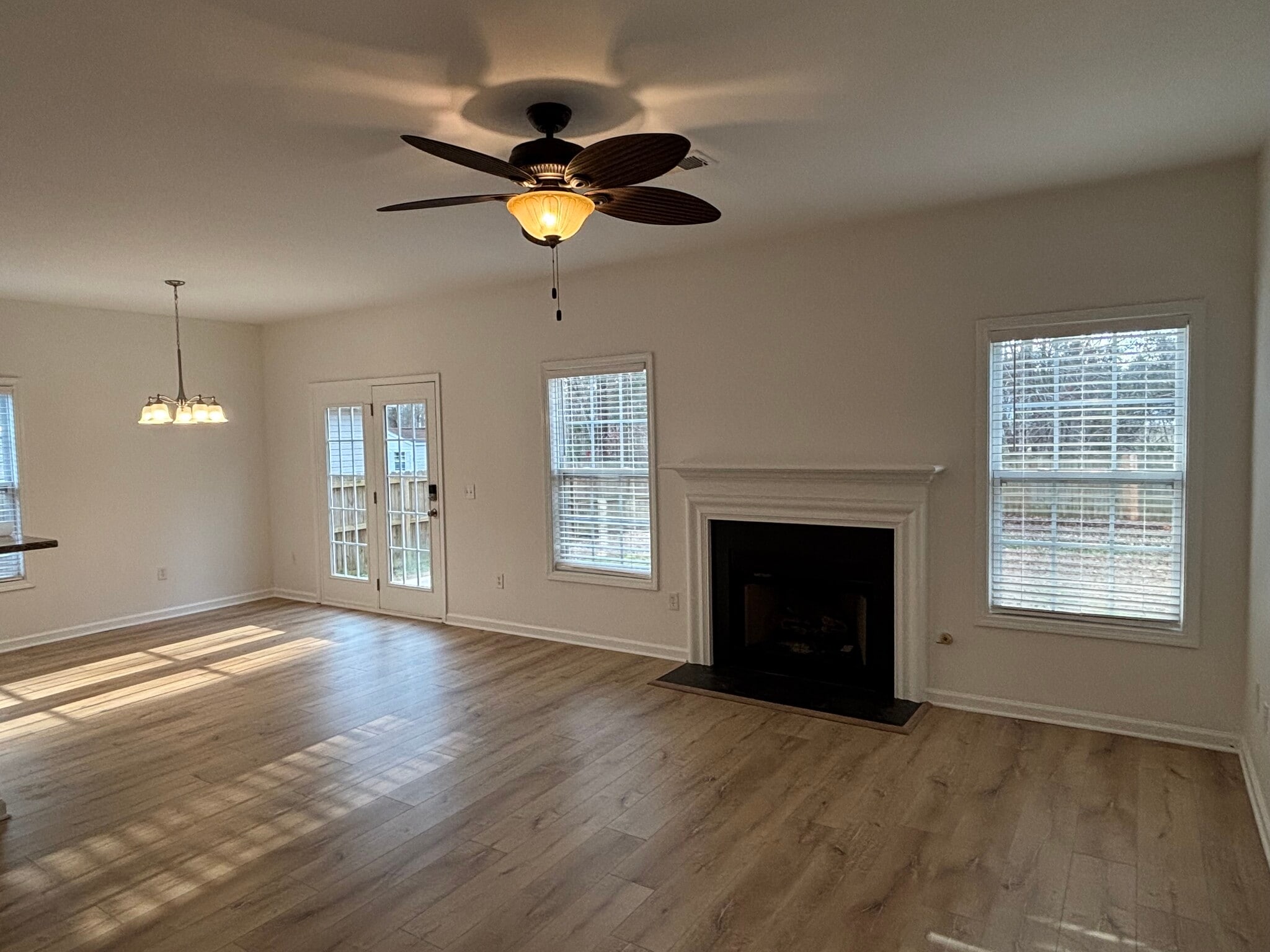 Building Photo - 27 Farm Brook Way