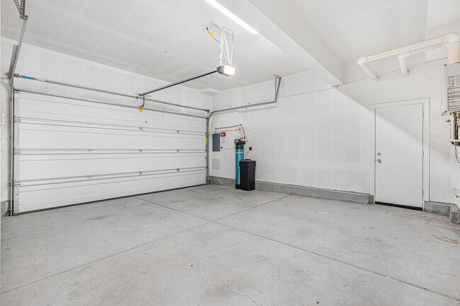 Building Photo - Charming 4BR/4BA Single-Family Home in Sou...