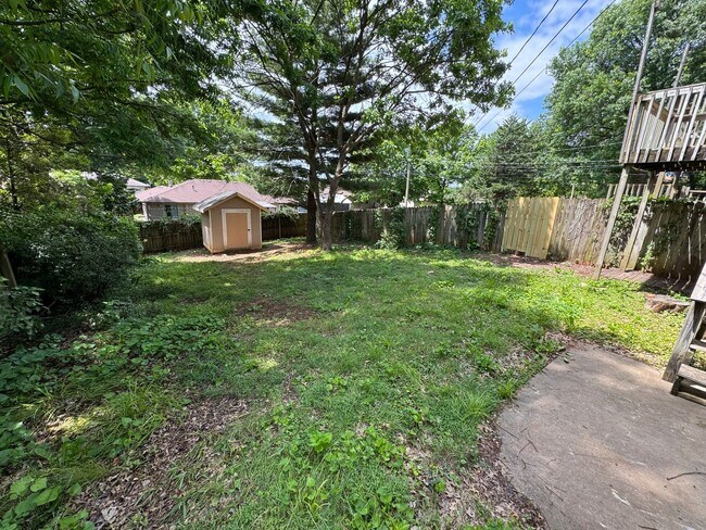 Building Photo - Great  Duplex in Southeast Springfield !