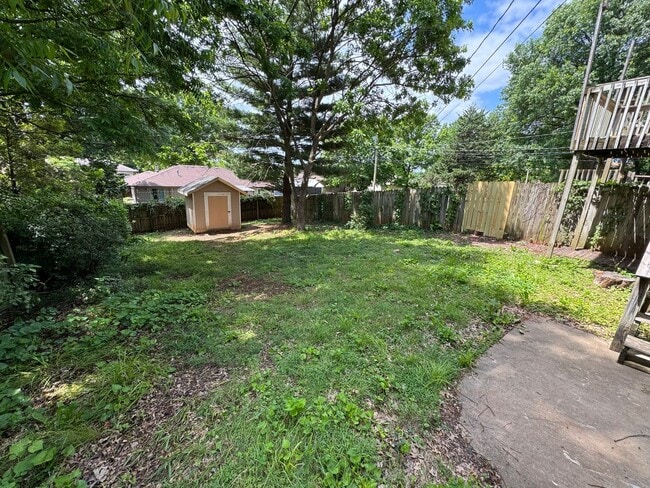 Building Photo - Spacious  Duplex in Southeast Springfield ...