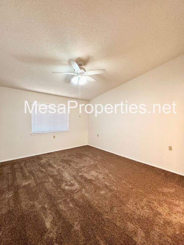 Building Photo - 15819 Cedarwood Pl