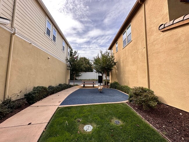 Building Photo - Stylish, Contemporary Campbell 4/2 home with Patio & Attached Garage