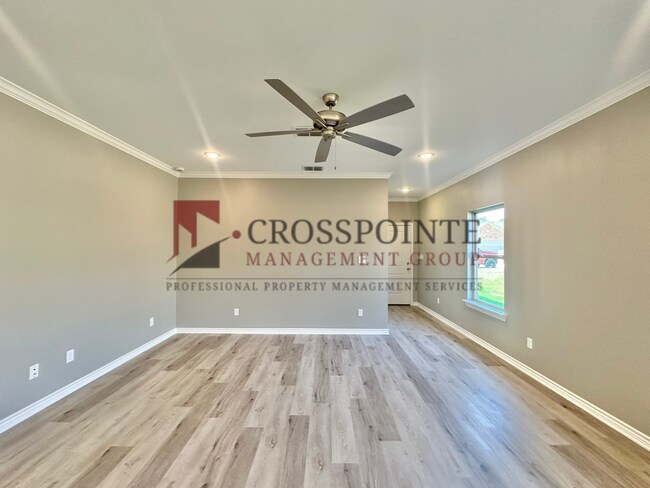 Building Photo - 3 Bedroom 2.5 Bathroom Townhomes at Villa Rosa! Now offering 1st full month rent free!