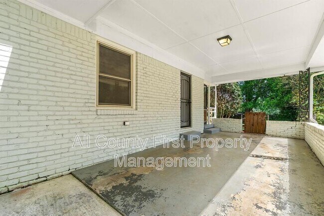 Building Photo - 2461 Fontaine Cir