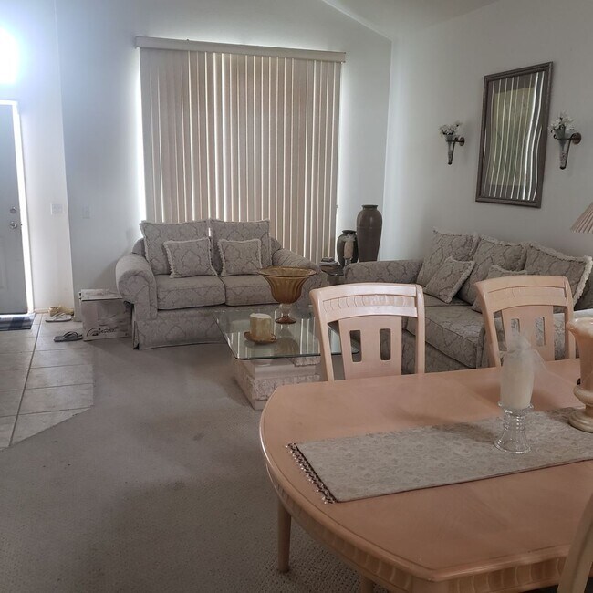 Building Photo - (Mission Grove) 5 BEDROOM, 1 bedroom downs...