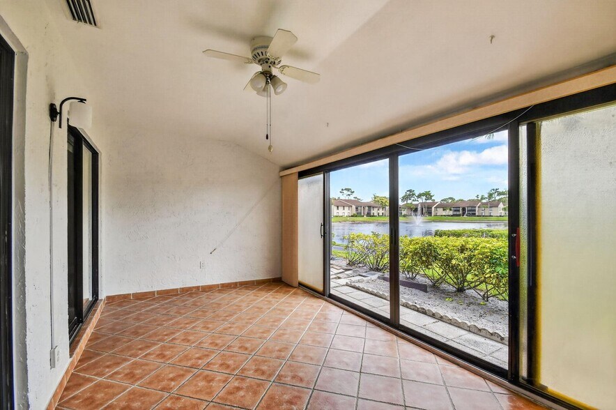 Building Photo - 704 Sunny Pine Way