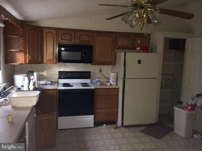 Building Photo - 227 Carsons Corner