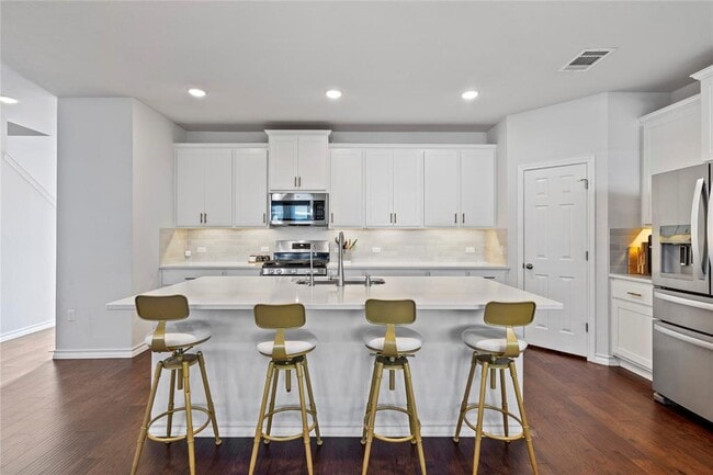 Building Photo - 3007 Salvidar Bend