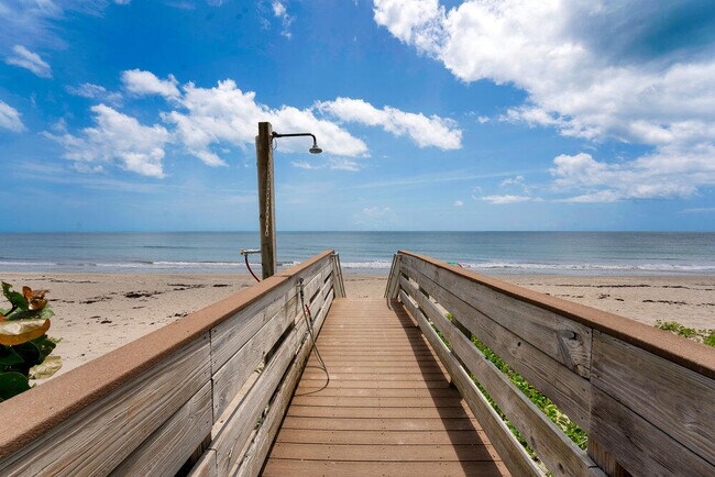 Building Photo - 9550 S Ocean Dr
