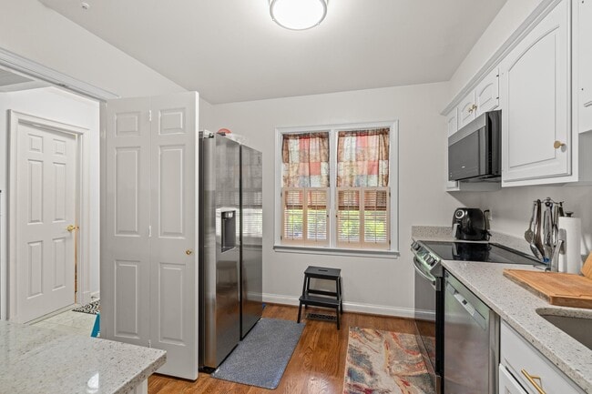 Building Photo - 4422 Westover Pl NW