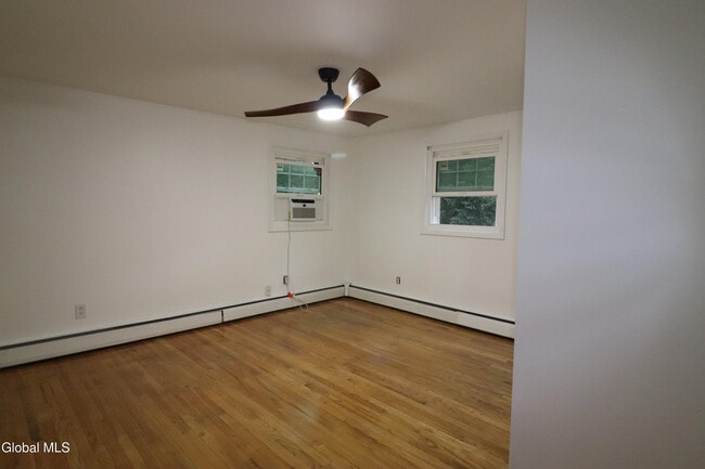 Building Photo - 8 Sweet Brier Dr