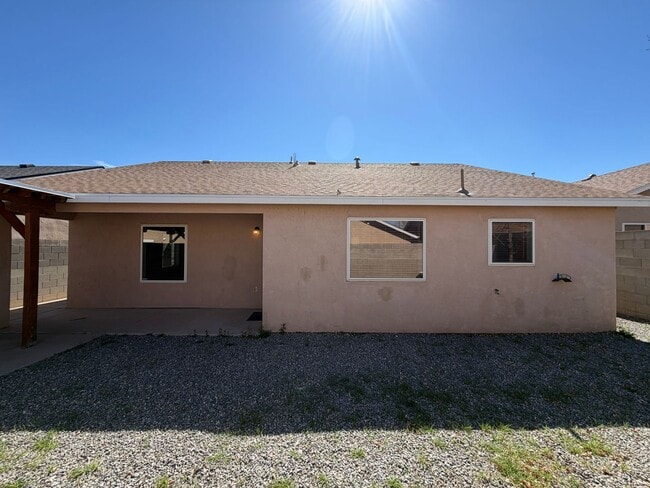 Building Photo - 3 Bedroom Single Story Home Available Near Unser Blvd NW & McMahon Blvd NW!