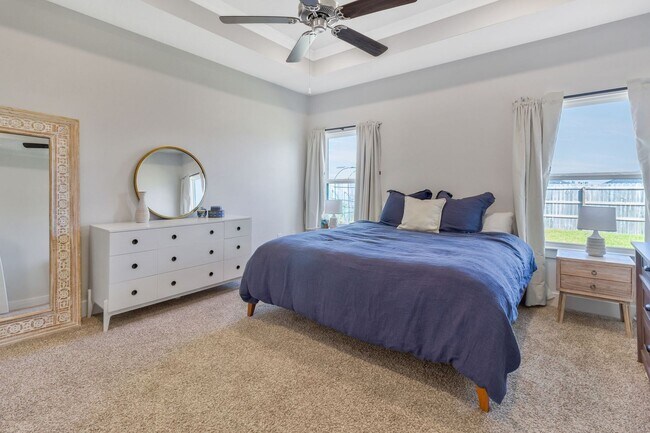 Building Photo - 4 BEDROOMS IN GULF BREEZE!!