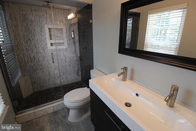 Building Photo - 6055 Meyers Landing Ct