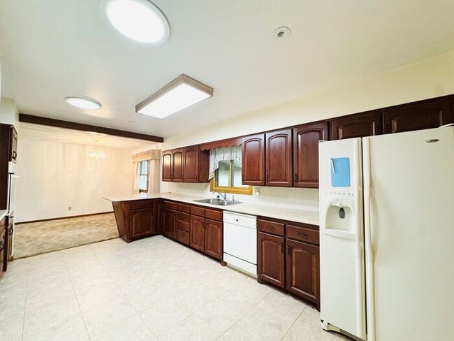 Building Photo - 4 Bedroom - 2 Bath Ranch Style Home with 2...