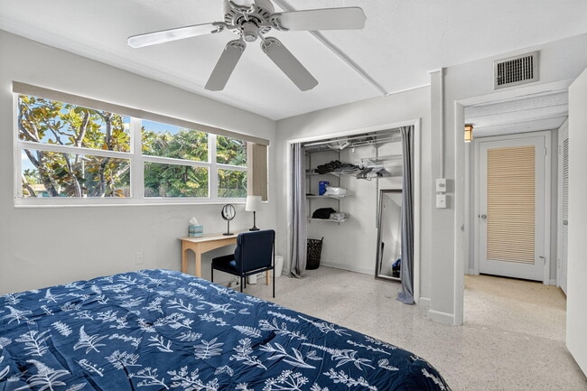 Building Photo - 414 Seasage Dr