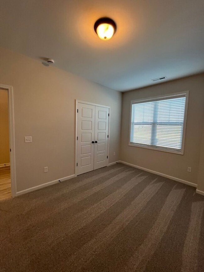 Building Photo - 8409 Paramount Point