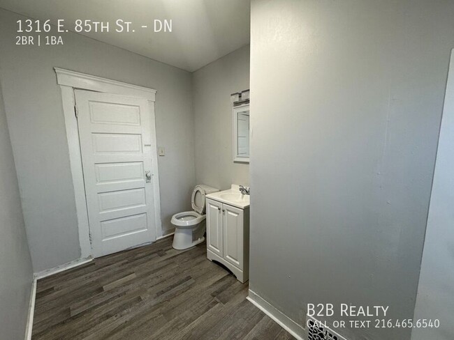 Building Photo - Charming 2-Bedroom Property in Prime Location