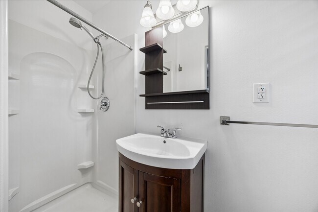 Building Photo - 1607 Willowby Dr