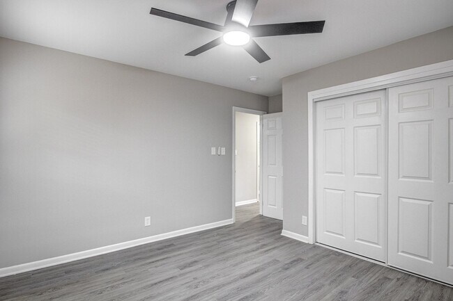 Building Photo - 2 Bed 1 Bath walking distance to downtown Chapel Hill and UNC