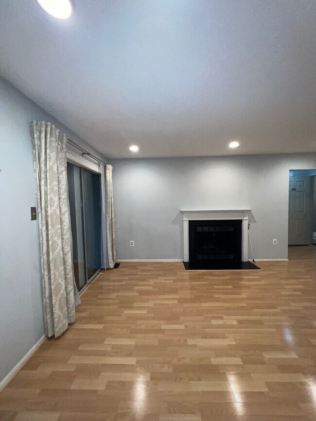 Building Photo - 7754 New Providence Dr