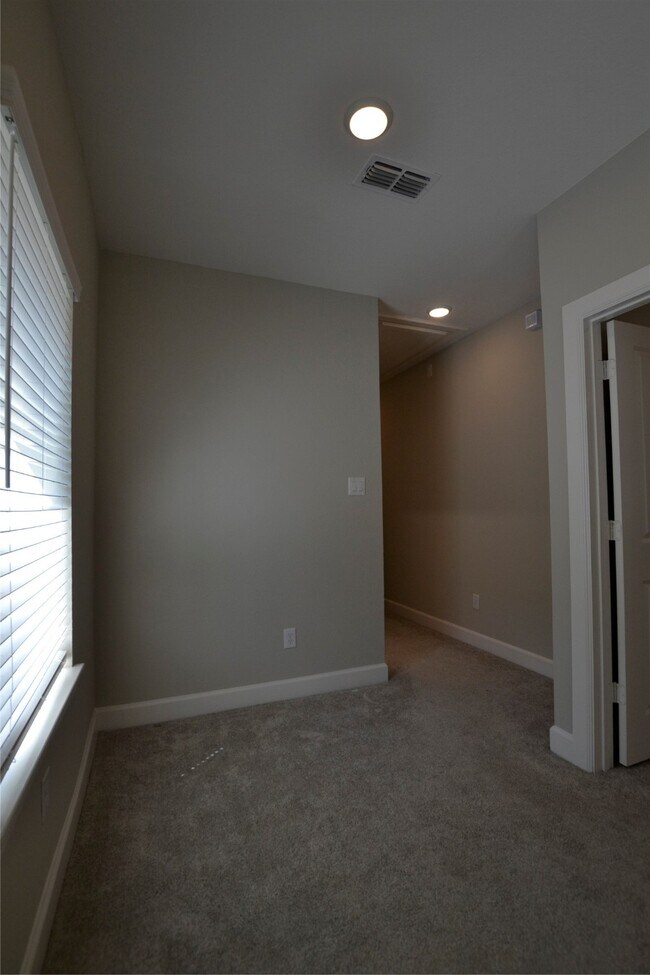 Building Photo - 2151 Creekside Breeze Dr