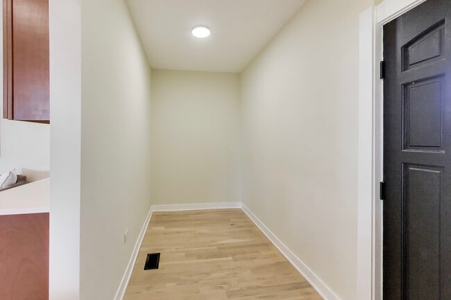 Building Photo - 6730 W Dakin St