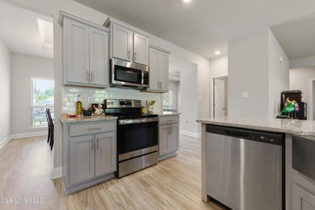 Building Photo - 12213 Savannah Cir