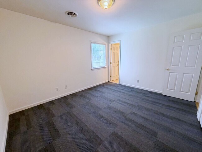 Building Photo - 9625 Shiloh Dr