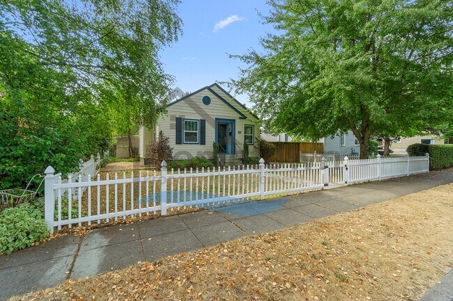 Primary Photo - 2025 Move-in Special: $500 Off First Month...