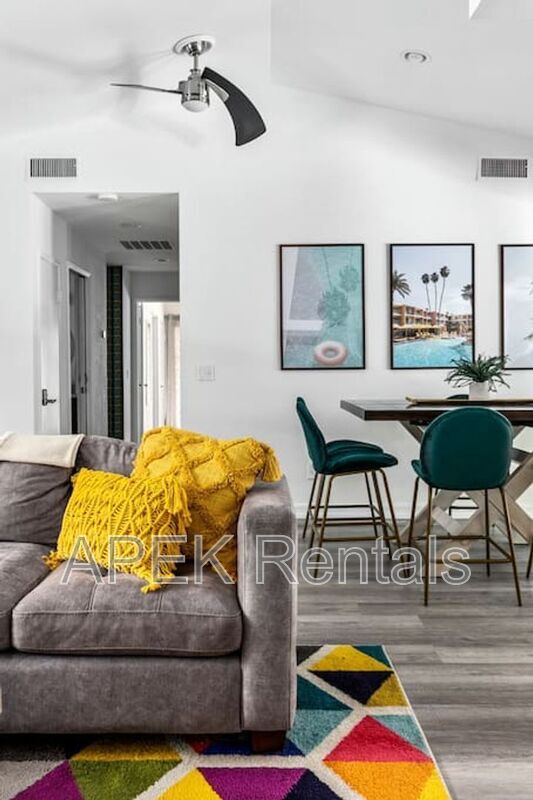 Building Photo - 2184 E Powell Rd