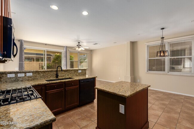 Building Photo - 2343 E Sunland Ave